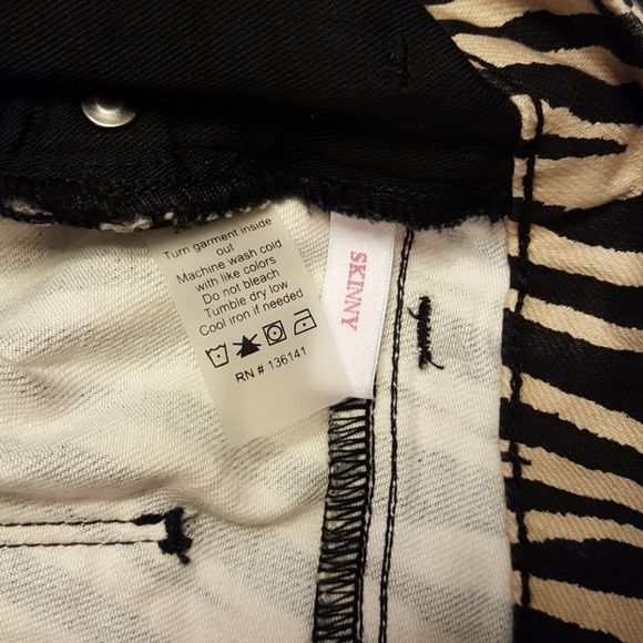 ISAAC Mizrahi Zebra Jeans - Picture 6 of 7